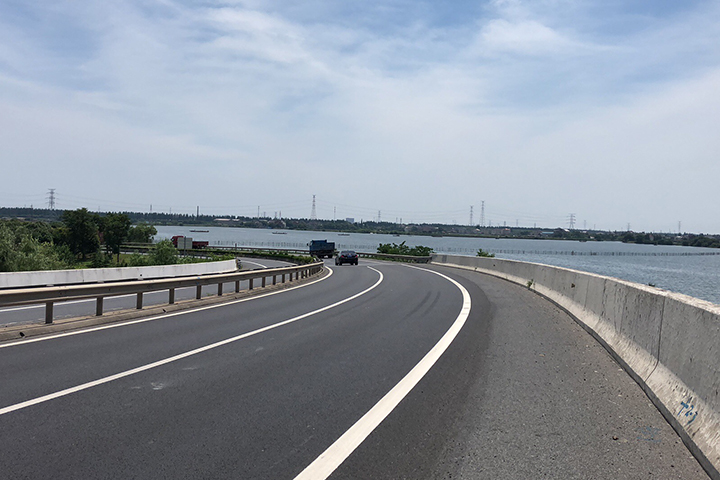 道路（lù）分道實線